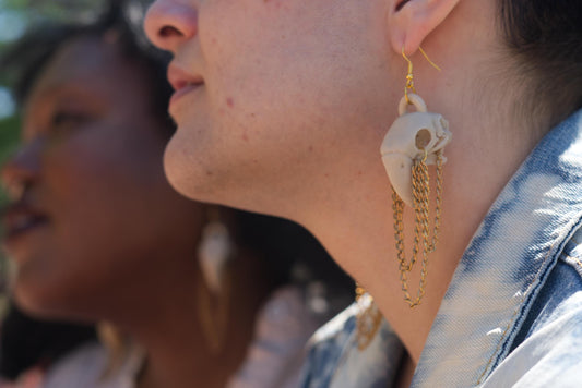 Guacamaya Crown: Macaw Skull Earring with Gold Chains